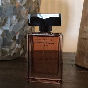 Narciso Rodriguez Musc Noir Rose for Women Eau de Parfum (1.6 Fl Oz)